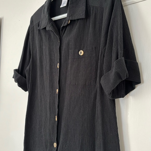 Black button up blouse - Picture 2 of 3
